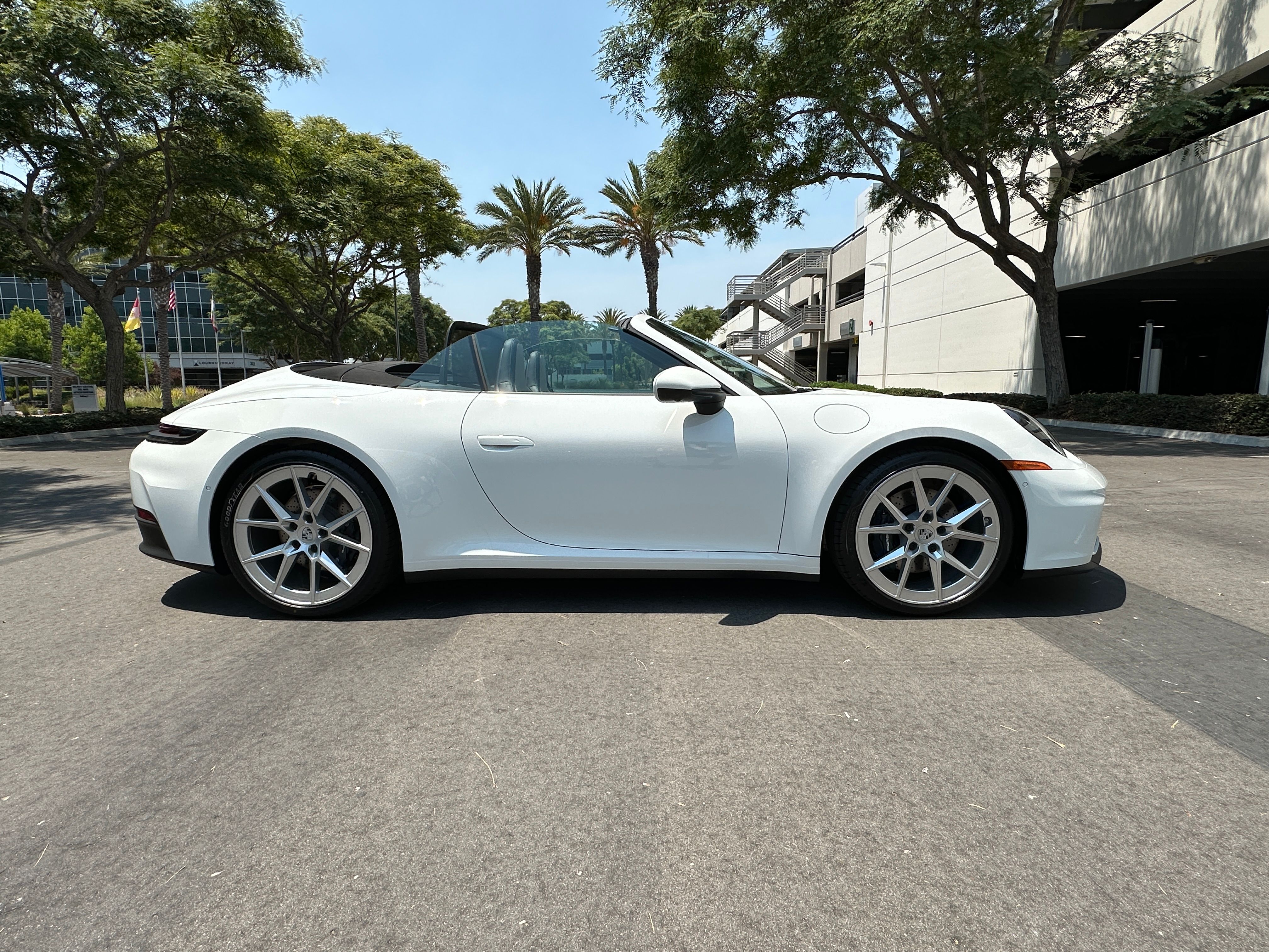 Used 2025 Porsche 911 Carrera RWD image 14