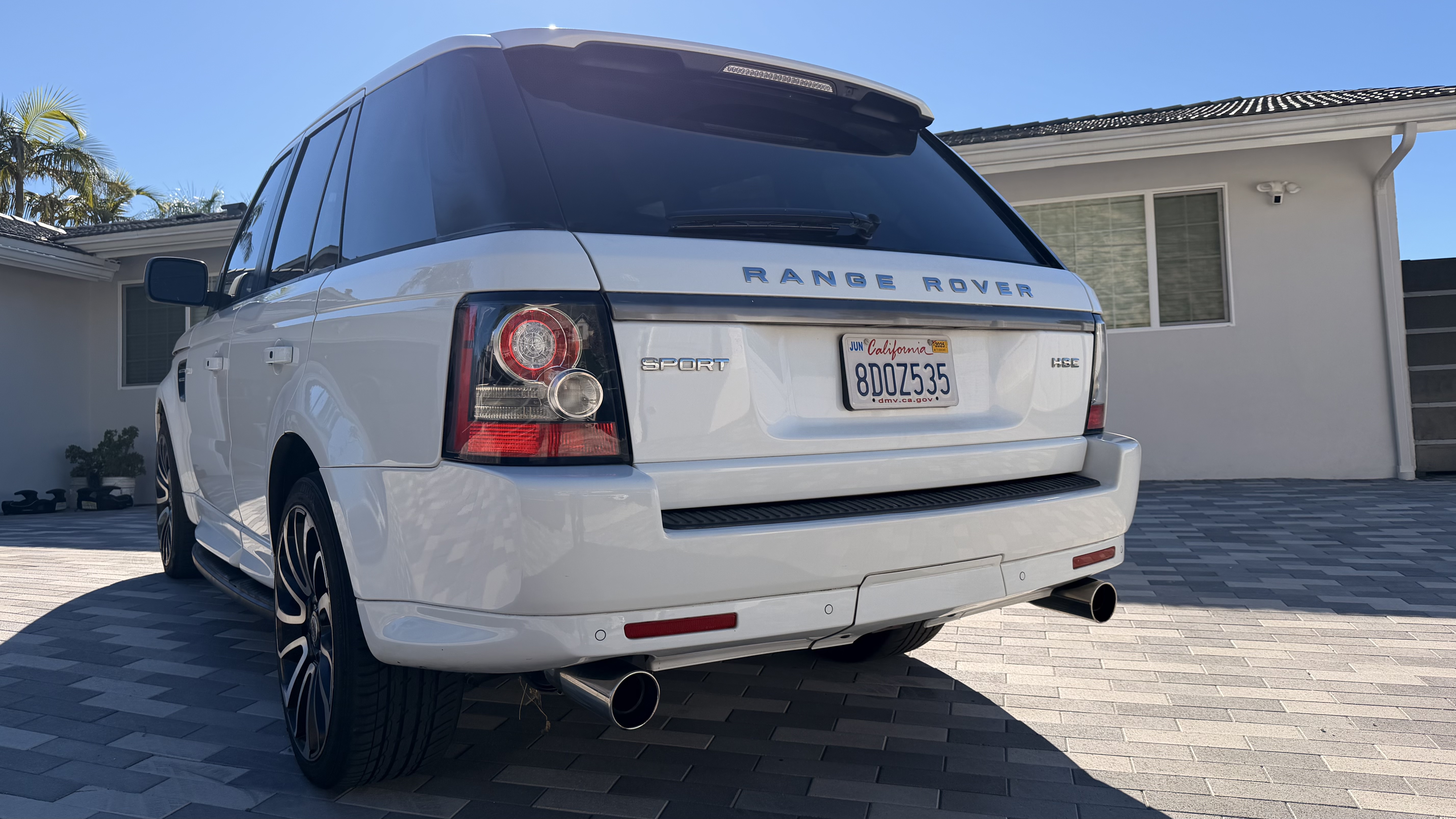 Used 2012 Land Rover Range Rover Sport HSE AWD/4WD image 4