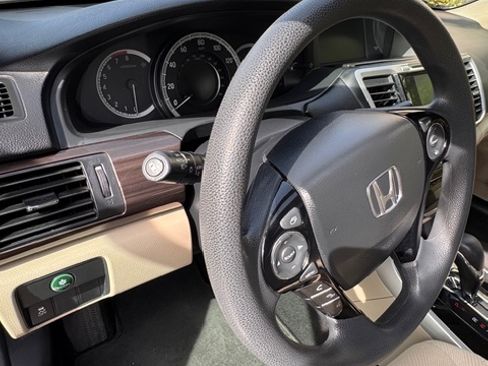 Used 2016 Honda Accord EX image 9