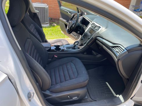 Used 2015 Ford Fusion SE w/ Equipment Group 201A image 10