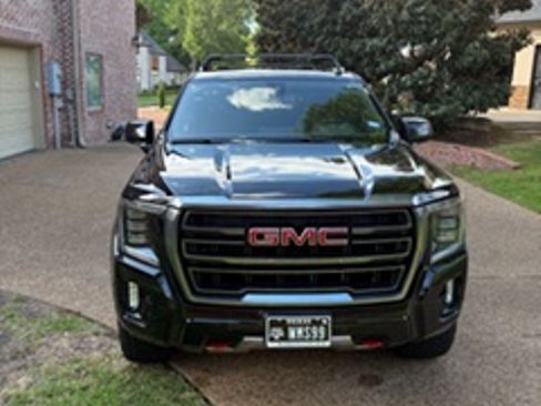 Used 2022 GMC Yukon AT4 image 1