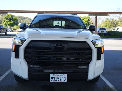 Used 2022 Toyota Tundra SR5 w/ SR5 Convenience Package image 9
