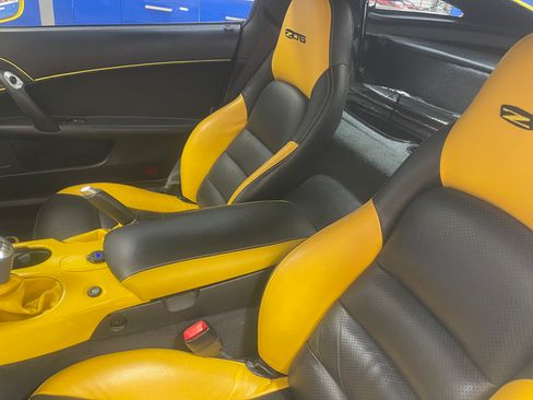 Used 2006 Chevrolet Corvette Z06 w/ Preferred Equipment Group RWD image 9