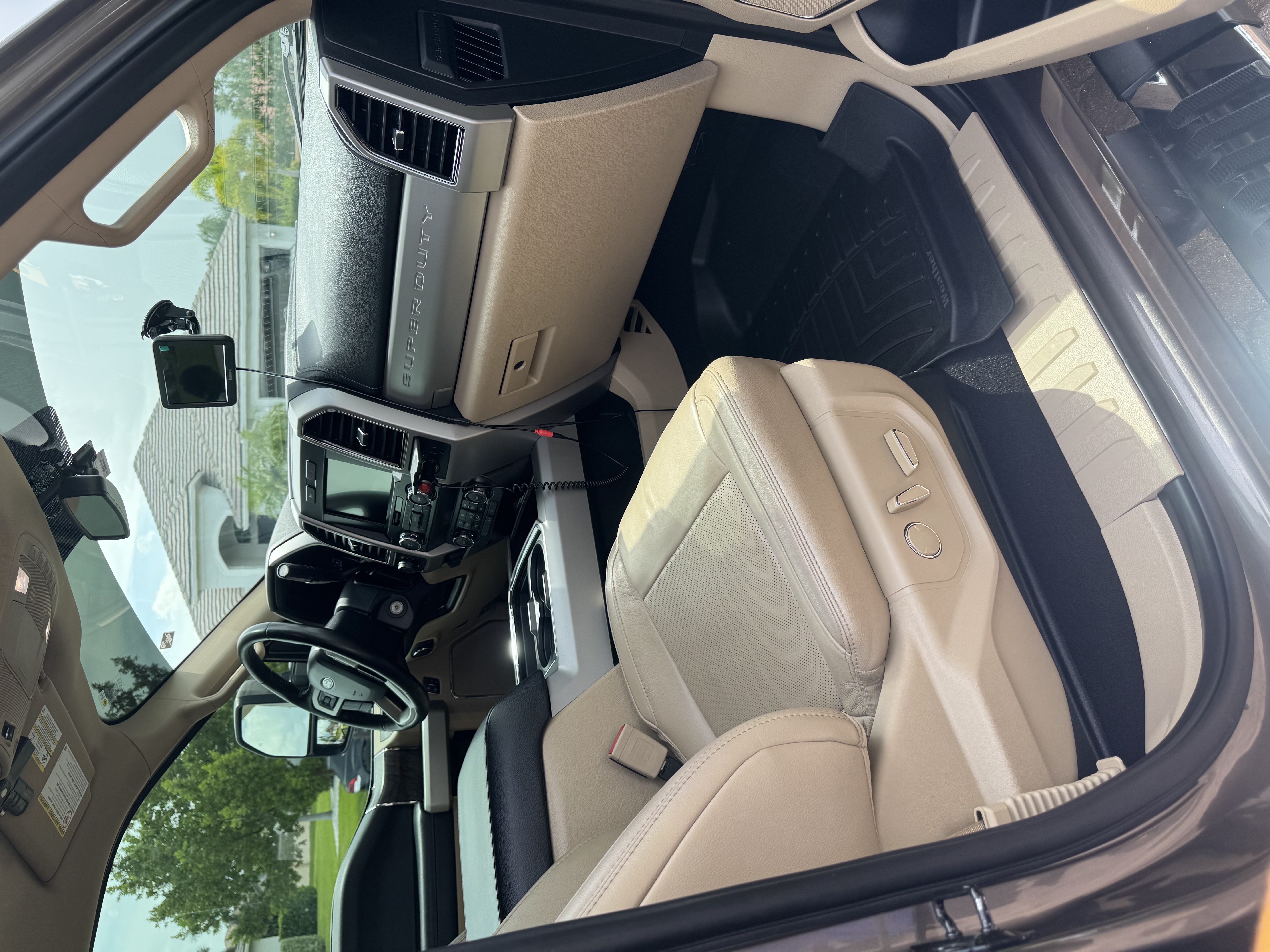 Used 2019 Ford F250 Lariat w/ Lariat Value Package AWD/4WD image 2