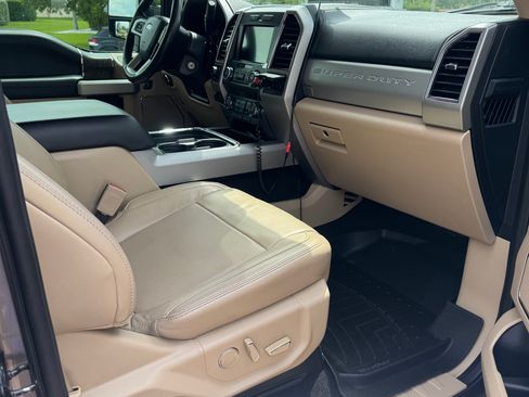 Used 2019 Ford F250 Lariat w/ Lariat Value Package AWD/4WD image 2