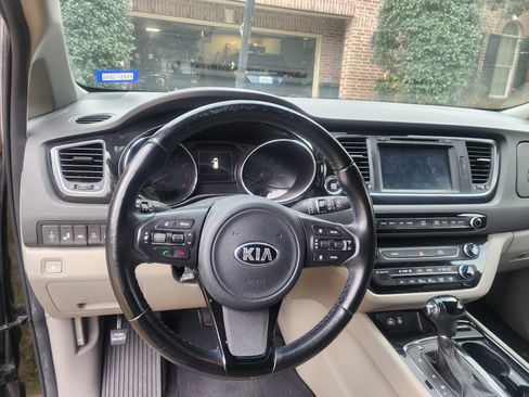 Used 2016 Kia Sedona SX image 8