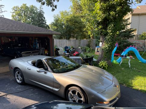 Used 2000 Chevrolet Corvette Convertible w/ Performance Handling Pkg RWD image 10