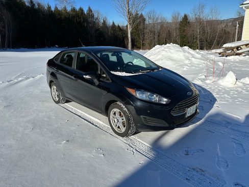 Used 2017 Ford Fiesta SE w/ Cold Weather Package image 1