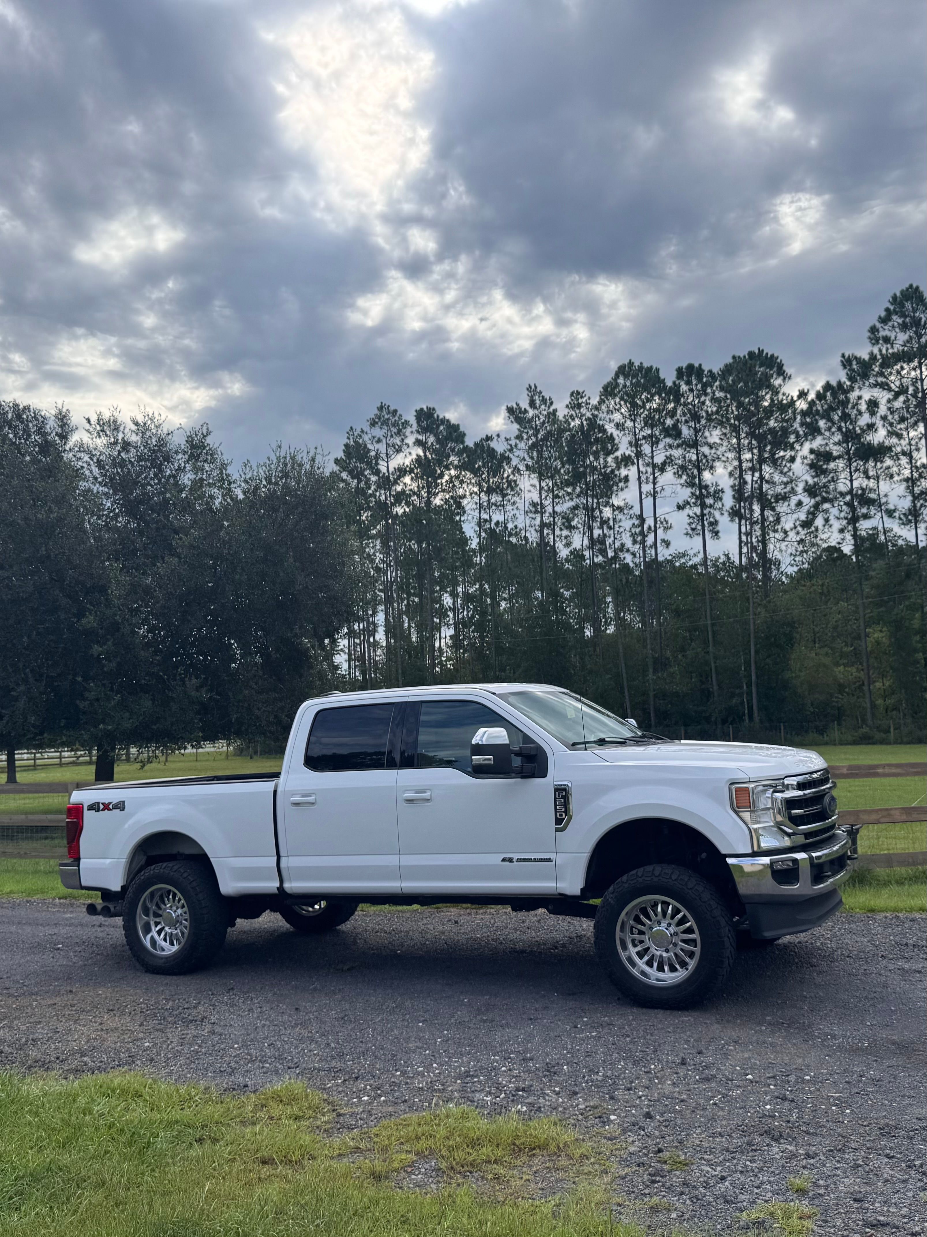 Used 2021 Ford F250 Lariat w/ Lariat Value Package AWD/4WD image 2