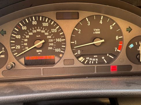 Used 1995 BMW 325i Convertible RWD image 17