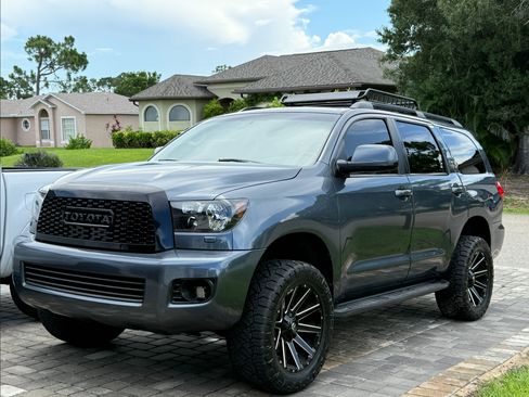 Used 2010 Toyota Sequoia SR5 image 11