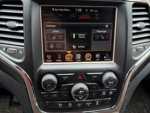 Used 2017 Jeep Grand Cherokee Laredo w/ Quick Order Package 23E image 21