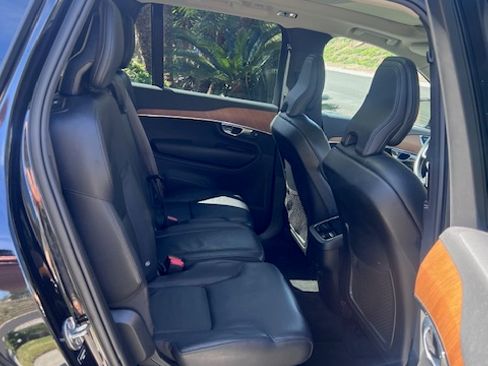 Used 2022 Volvo XC90 T6 Momentum w/ Climate Package image 10
