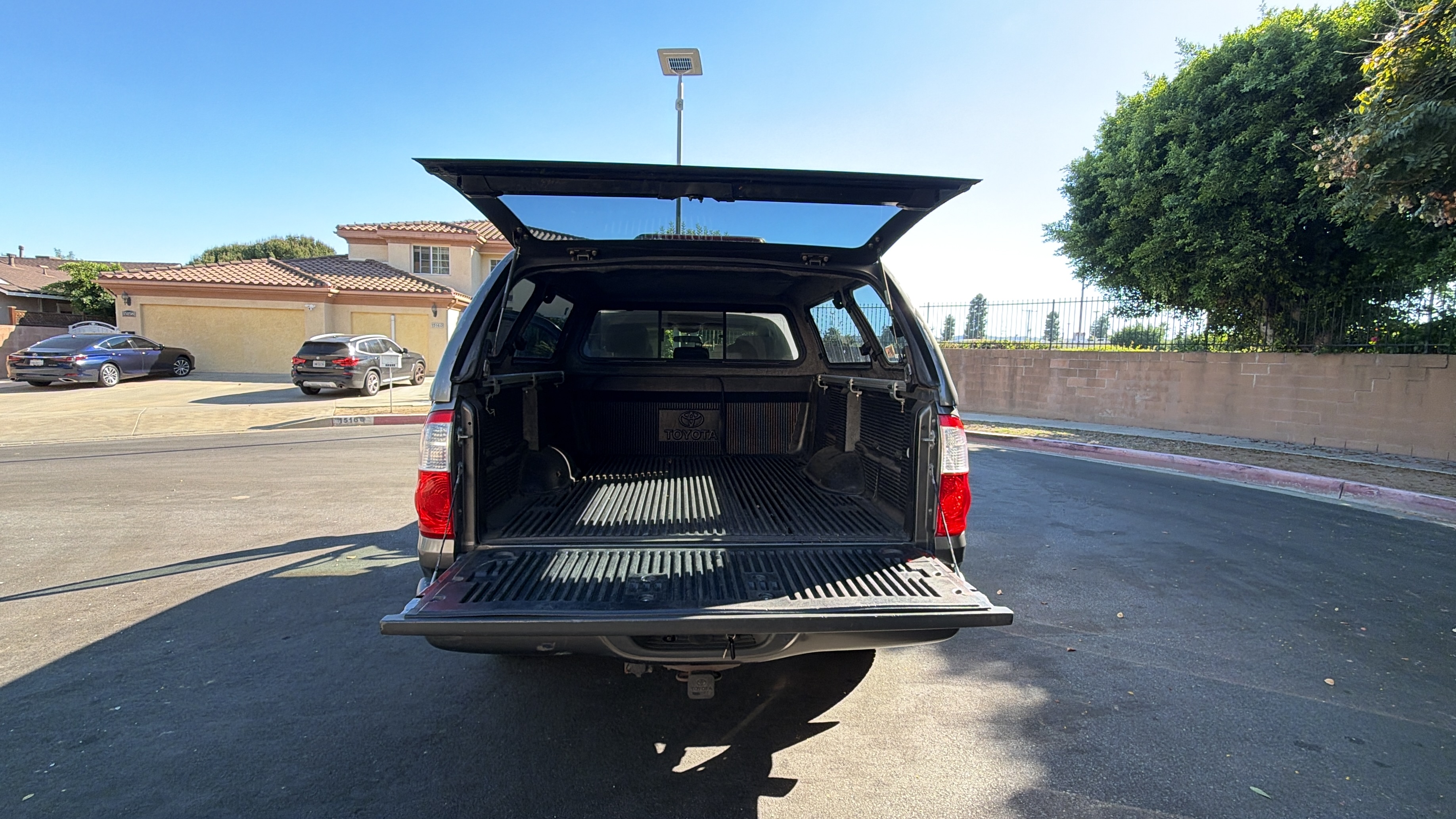 Used 2004 Toyota Tundra Limited w/ Towing Pkg RWD image 16