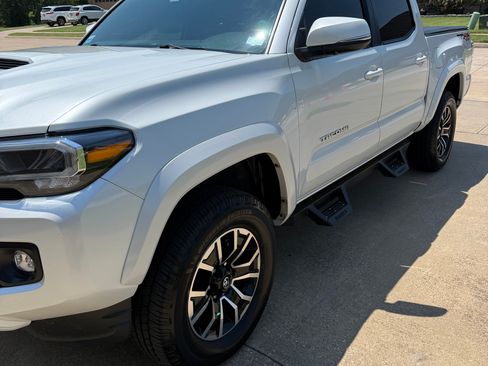 Used 2023 Toyota Tacoma TRD Sport w/ TRD Premium Sport Package AWD/4WD image 8
