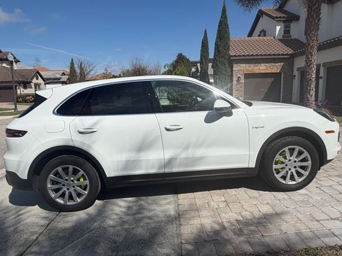 Used 2022 Porsche Cayenne E-Hybrid image 8
