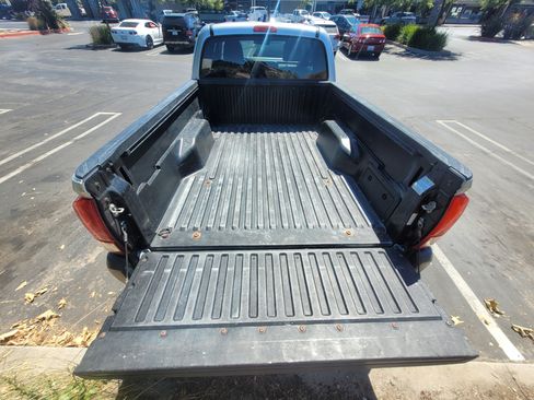 Used 2022 Toyota Tacoma SR image 5