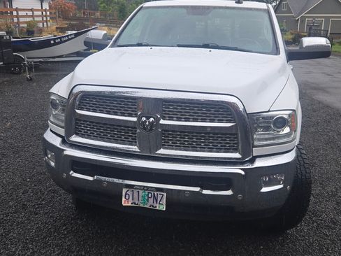Used 2017 RAM 3500 Laramie w/ Convenience Group AWD/4WD image 4