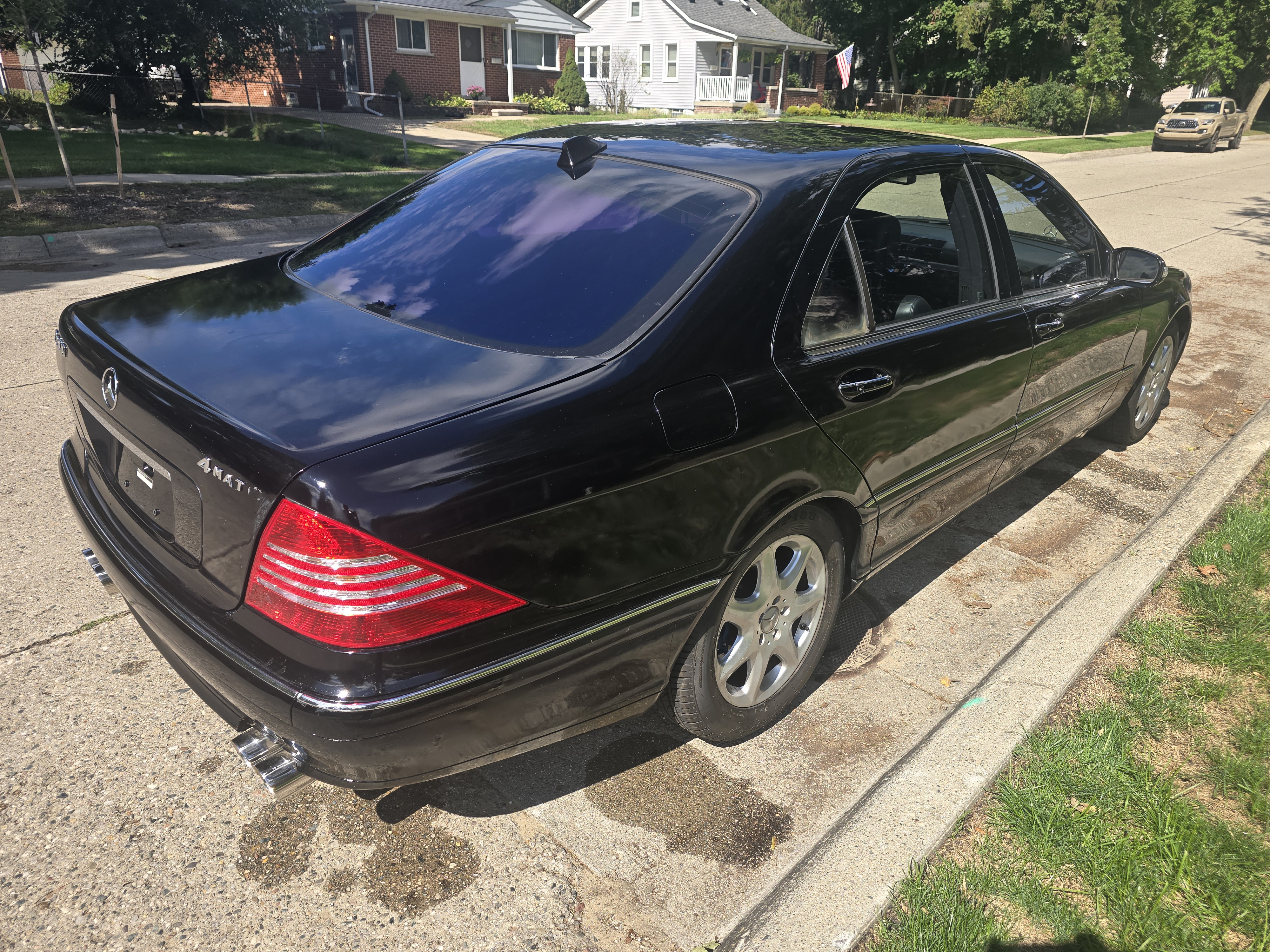 Used 2005 Mercedes-Benz S 500 4MATIC image 2