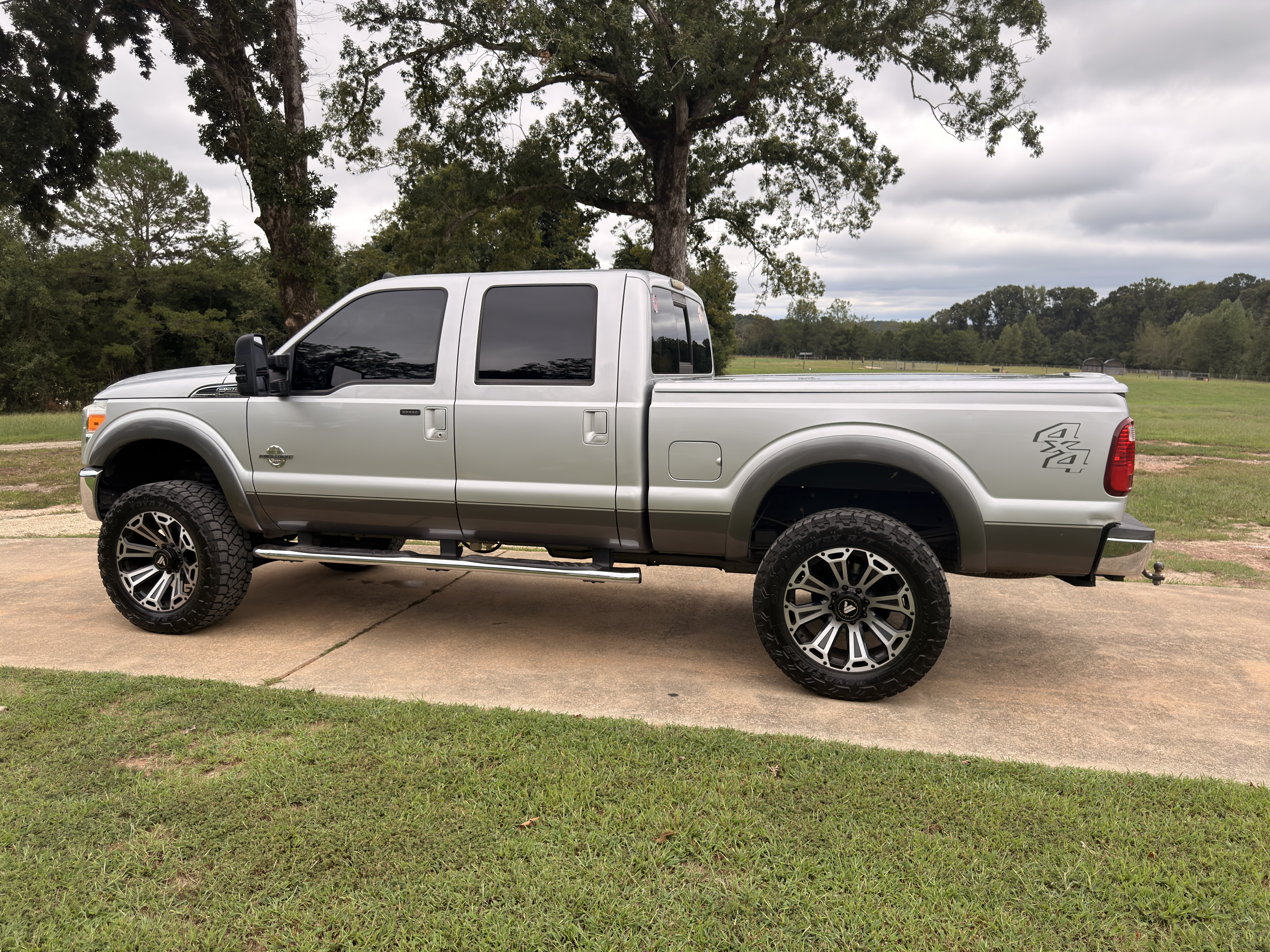 Used 2014 Ford F250 Lariat w/ Lariat Ultimate Package AWD/4WD image 14