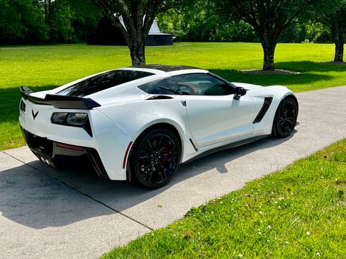 Used 2018 Chevrolet Corvette Z06 RWD image 10