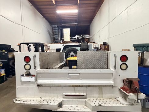 Used 2011 Ford F350 XL w/ Trailer Tow Pkg RWD image 4
