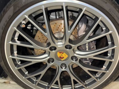 Used 2017 Porsche 911 Carrera 4 image 18