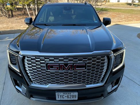 Used 2024 GMC Yukon Denali w/ Advanced Technology Package image 2