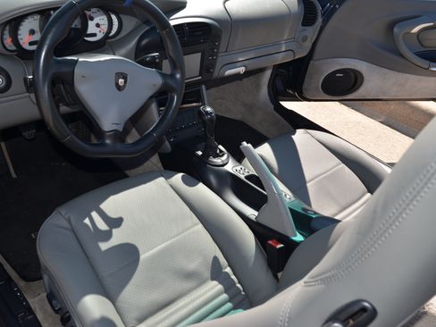 Used 2004 Porsche 911 Carrera 4 image 6