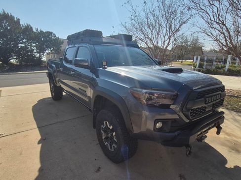 Used 2019 Toyota Tacoma TRD Off-Road w/ Technology Package image 10
