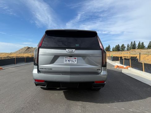 Used 2023 Cadillac Escalade ESV Sport Platinum w/ LPO, ONYX Package image 10