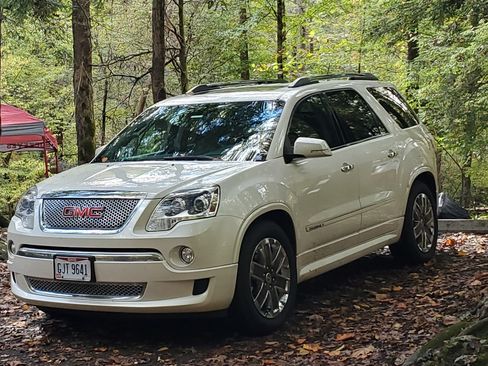 Used 2012 GMC Acadia Denali image 2