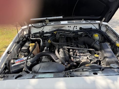 Used 1998 Jeep Cherokee Sport RWD image 8