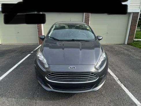 Used 2017 Ford Fiesta SE FWD image 2