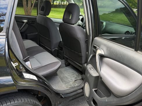 Used 2004 Toyota RAV4 4WD w/ "L" Pkg image 23