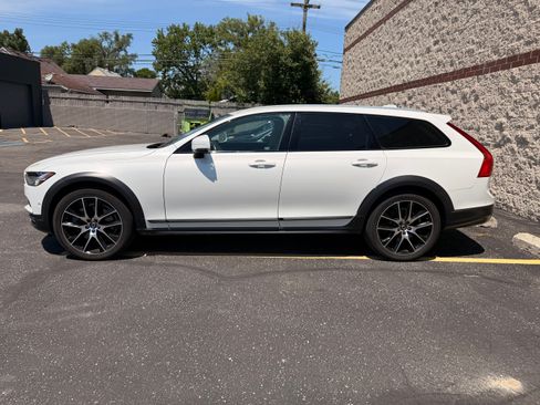 Used 2020 Volvo V90 T6 Cross Country AWD/4WD image 5