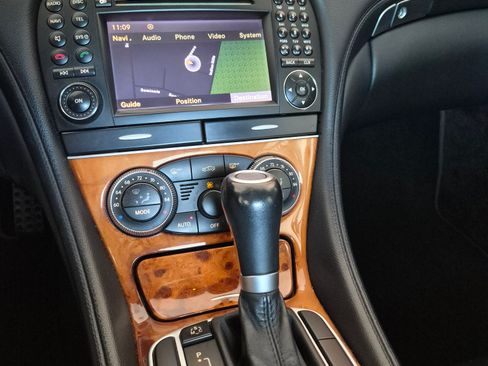Used 2009 Mercedes-Benz SL 550 image 4
