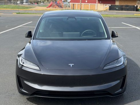 Used 2024 Tesla Model 3 Performance image 9