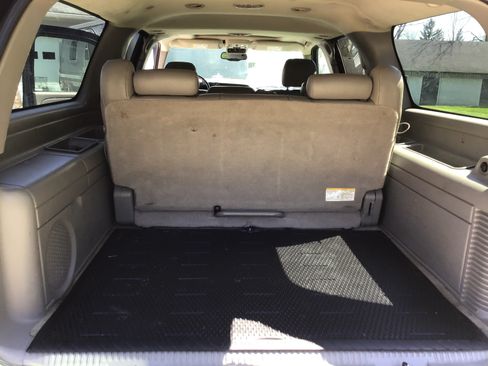 Used 2005 Chevrolet Suburban Z71 w/ Preferred Equipment Group image 12