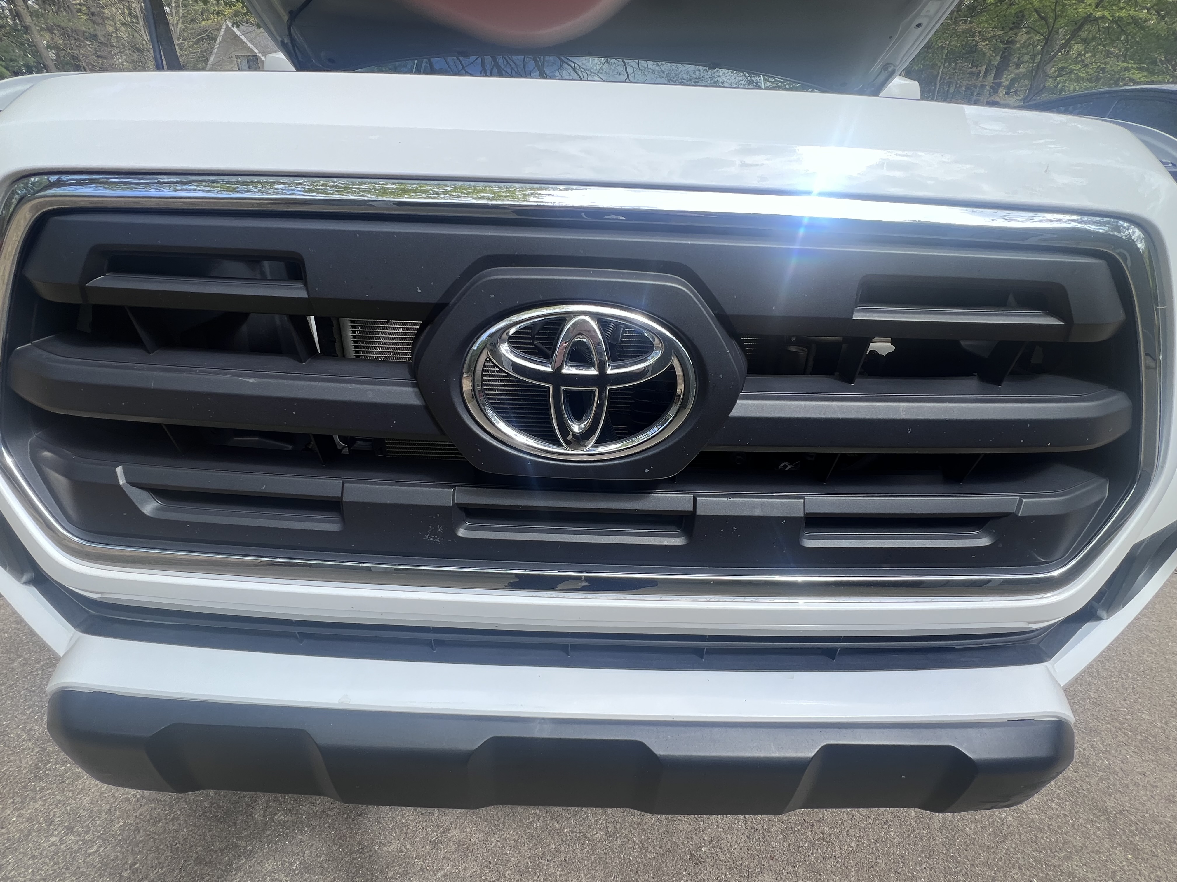 Used 2017 Toyota Tacoma SR5 w/ Tow Package AWD/4WD image 9