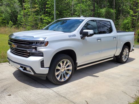 Used 2021 Chevrolet Silverado 1500 High Country w/ Technology Package AWD/4WD image 6