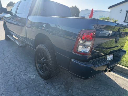 Used 2022 RAM 2500 Big Horn w/ Night Edition AWD/4WD image 4