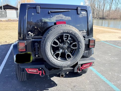 Used 2018 Jeep Wrangler Unlimited Sahara image 4