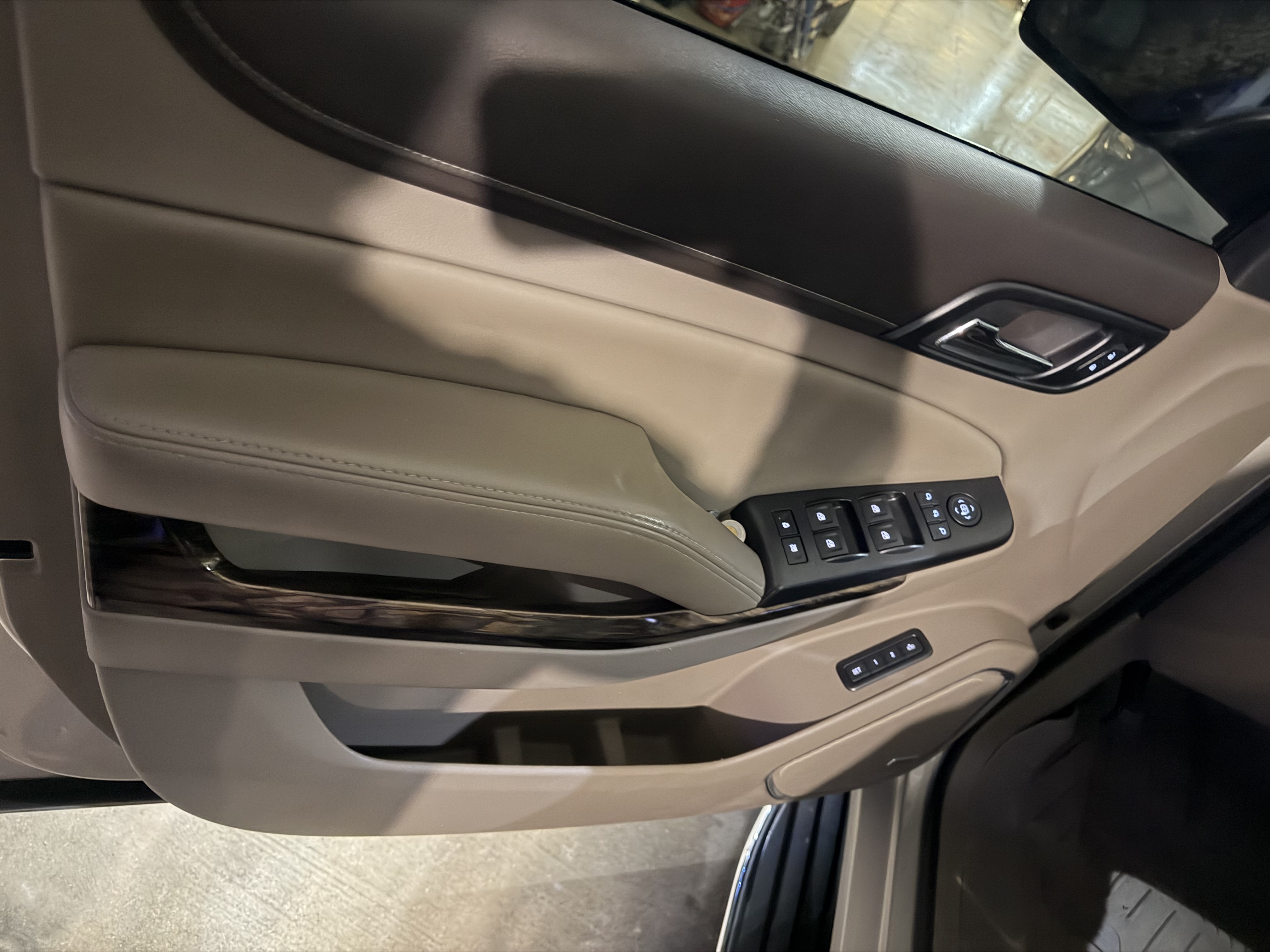 Used 2015 GMC Yukon SLT AWD/4WD image 12