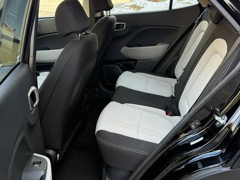 Used 2024 Hyundai Venue SEL image 10