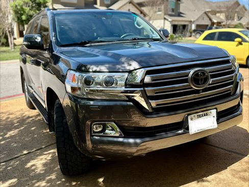 Used 2016 Toyota Land Cruiser image 2