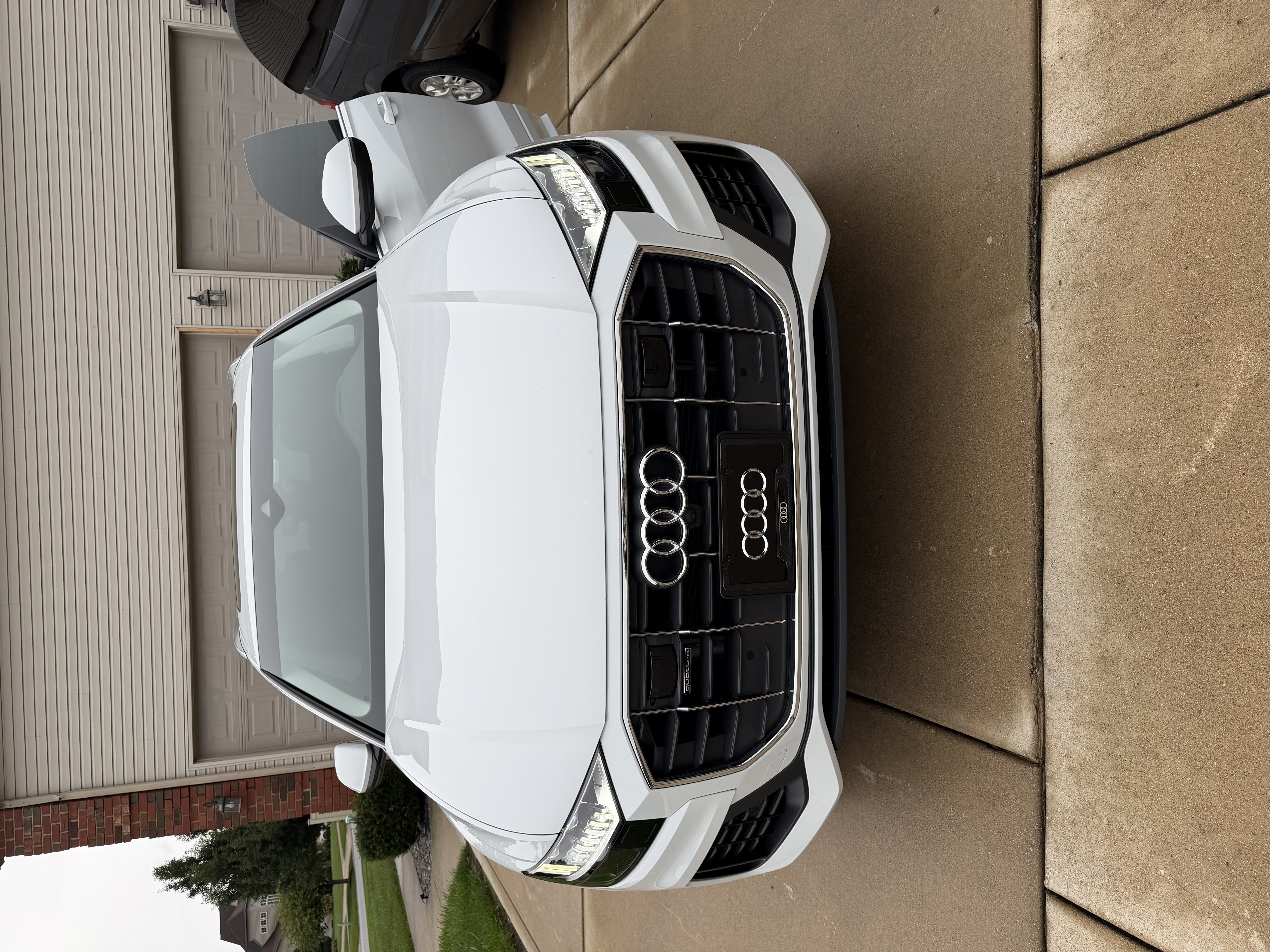 Used 2023 Audi Q8 Premium w/ Convenience Package AWD/4WD image 1