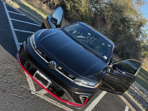 Used 2025 Volkswagen Jetta GLI Autobahn image 2