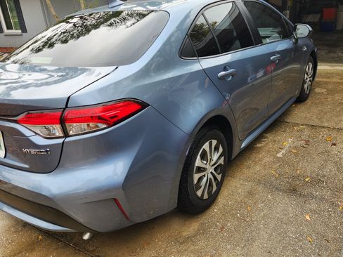 Used 2021 Toyota Corolla LE image 6