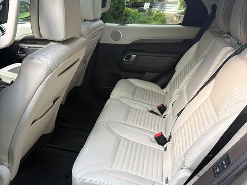 Used 2018 Land Rover Discovery HSE Luxury AWD/4WD image 6